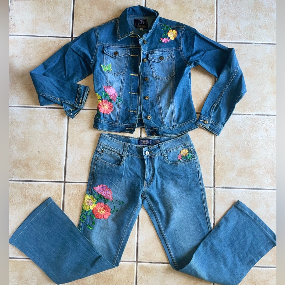 Vintage Y2K Embroidered Blue Denim Jacket & Jeans Set